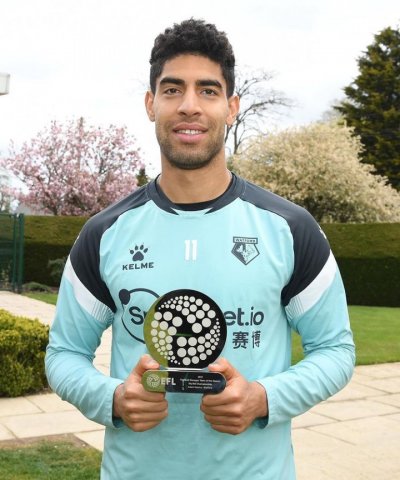 أحسن ظهير أيسر.. آدم ماسينا ضمن التشكيلة الرسمية للسنة في  التشامبيونشيب 