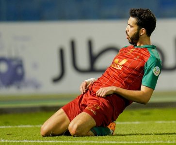 أزارو.. أول ثنائية في الموسم