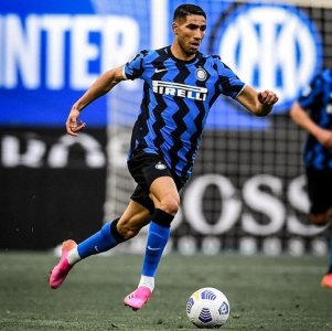 أزمة إنتر تضع حكيمي بين 3 أندية خارج إيطاليا