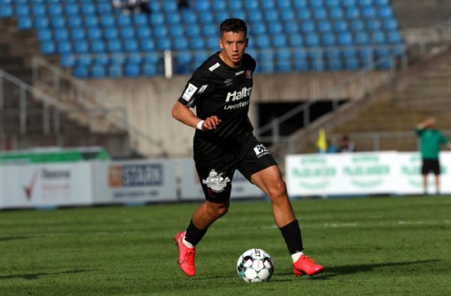 لاعب مغربي إختار اللعب مع فلندا يعترف بصعوبة المنافسة مع الأسود