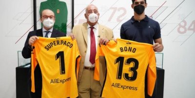 حارس اشبيلية الاسطوري يشيد ببونو