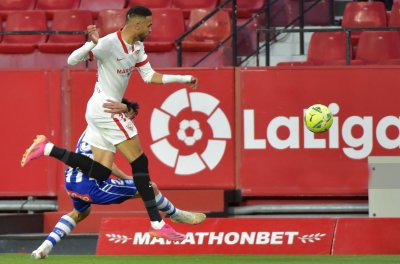 فوز الختام لثلاثي اشبيلية