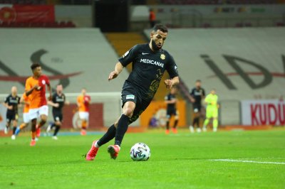 عصام شباك بدون فريق