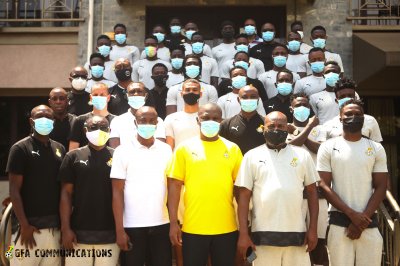 قبل سفره الى المغرب ، وزير الرياضة يدعم البلاك ستارز