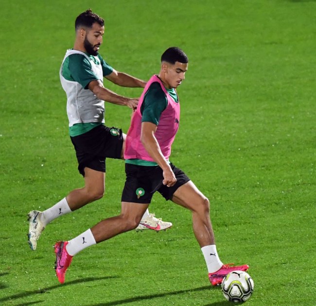 لزعر وبوخلال أمام مهمة صعبة للإستمرار مع المنتخب المغربي