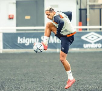 بعد غياب طال اربعة اشهر.. بامو يعود للتداريب