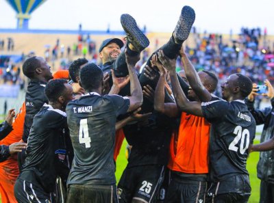 المدرب المغربي عادل الراضي  يتوج بلقب البطولة الرواندية