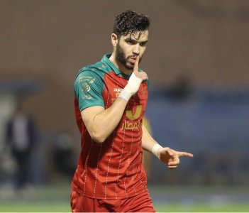 أزارو ينتظر تأشيرة دخول النمسا