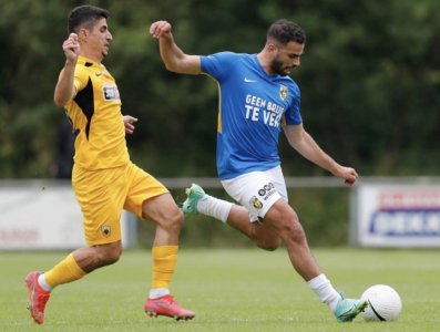 أسامة طنان خسر أول مباراة إعدادية مع فتيس أرنهايم