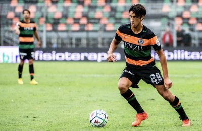 فيرونتينا يضحي بلاعب الوسط بولغار من أجل مالح