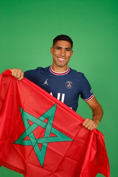 حكيمي ثاني مغربي يحمل ألوان  بي إس جي 