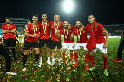 بانون احتفل بالعلم المغربي مع الأهلي