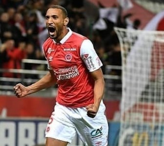 دولي مغربي ينضم لوليد أزارو في نادي الإتفاق