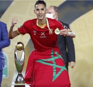 بانون ثاني لاعب من الرجاء يفوز بثلاثة ألقاب إفريقية