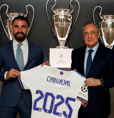 نادي ريال مدريد يمدد عقد كارفاخال حتى 2025