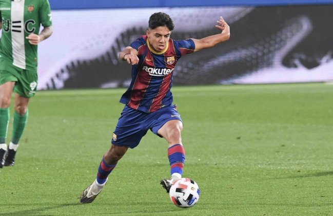 إلياس أخوماش يتطلع لفرض نفسه مع كبار برشلونة