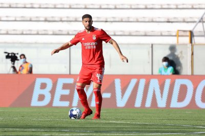 تاعرابت شارك فوز بنفيكا من الإحتياط