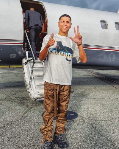 حارث يصل إلى فرنسا وسط تكهنات عن اقترابه من ممثل الجنوب