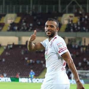 الكعبي يتخلص من الضغط مبكرا