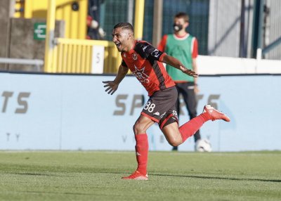 ميتز الفرنسي يشيد بنجمه ماعزيز