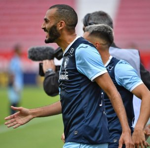 مهاجم الأسود اثار جدلا بفرنسا!