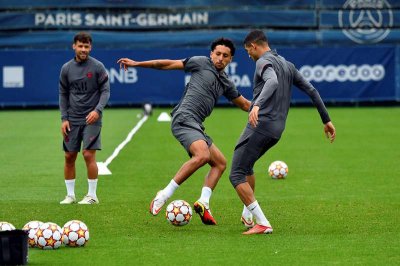 حكيمي وميسي يتقدمان تشكيلة سان جيرمان لمواجهة زملاء محرز