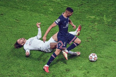 مدافع المان يونايتد السابق يكيل المديح لنجم الأسود