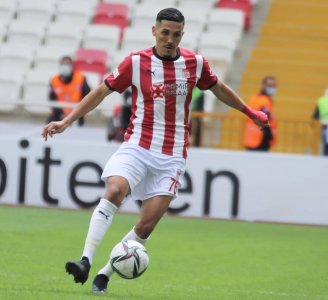 سيفاس سقط في فخ التعادل في غياب فجر