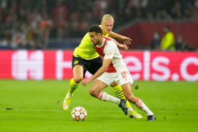 اجاكس مع مزراوي اصطادا دورتموند