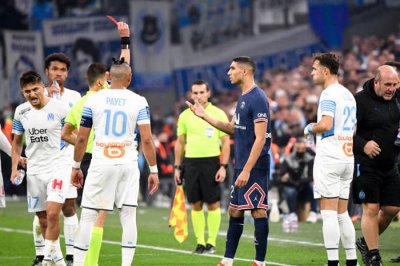 ميسي يبرئ حكيمي من الطرد!