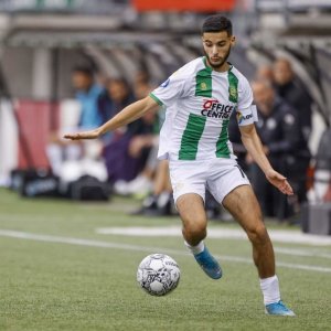 الحنكوري في موقف لا يحسد عليه