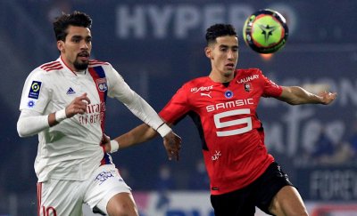 نايف أكرد عصف بأولمبيك ليون