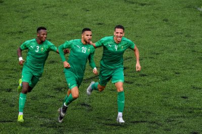 النصيري تابع مباراة الأسود من المدرجات