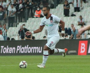 بنعطية يكذب خبر الإعتزال