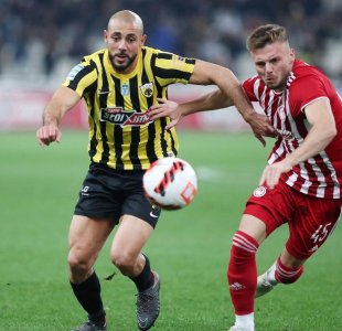 ايك أثينا بالعلامة الكاملة بفضل أمرابط