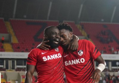 صنع هدفين .. منديل رجل المباراة