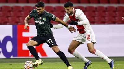 مزراوي مع أجاكس تأهلا بالعلامة الكاملة