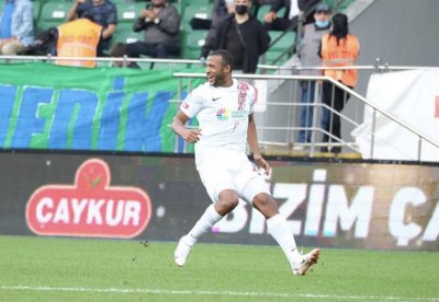 الكعبي احتياطي لاول مرة وهاتاي سبور يسرق الأضواء