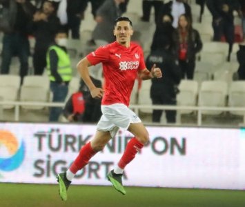 الدولي المغربي فيصل فجر يقود سيڤاس سبور للفوز على غلطة سراي (1-0)