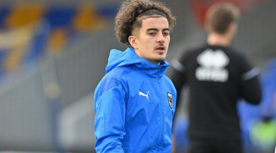 موهبة مغربية بانجلترا تتطلع لتمثيل منتخب الأسود