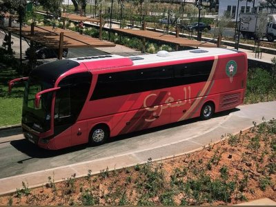 سيارة إسعاف تتبع حافلة المنتخب المغربي من الفندق إلى ملعب أحيجو