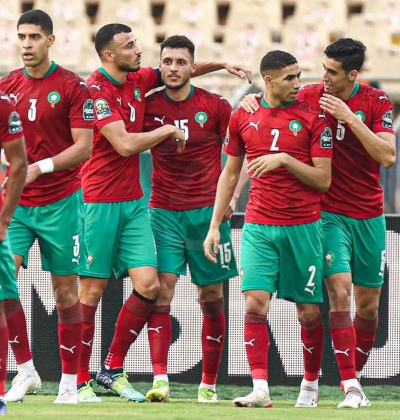 إشادة كبيرة بدفاع المنتخب المغربي