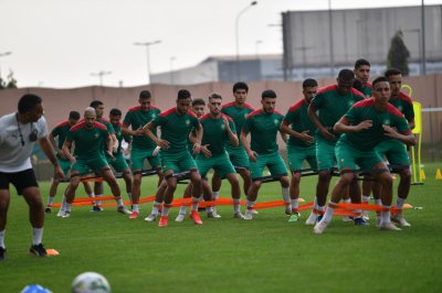 الأسود يخوضون في هذه الأثناء حصة تدريبية تحضيرا لمباراة مالاوي