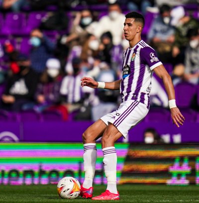 يميق يعاني من التشنجات