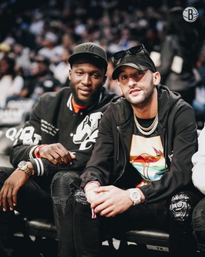 زياش يتابع مباريات الـ إن.بي.أي  في نيويورك