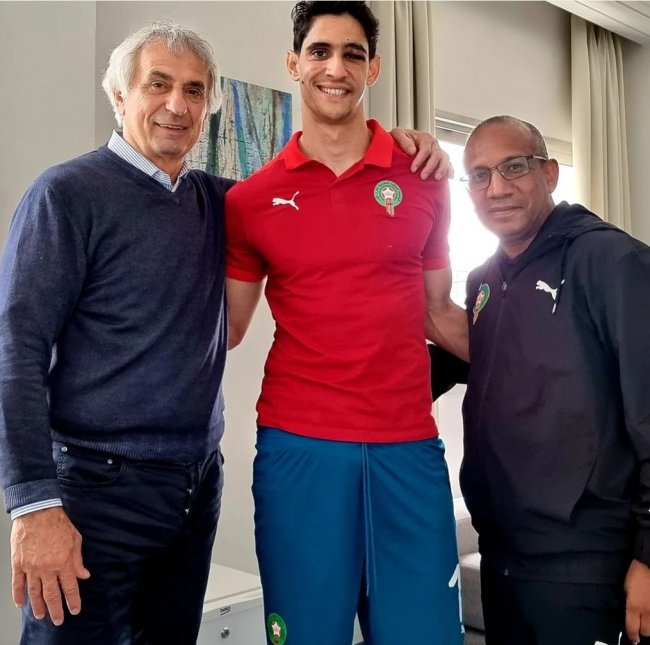 مدرب الأسود يدعم بونو