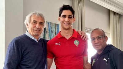 إشبيلية يتابع الحالة الصحية لياسين بونو ويجدد فحصه