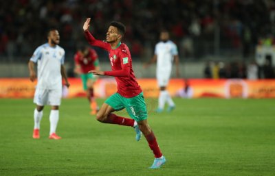 عز الدين أوناحي ينتظر المونديال للقفز من سفينة أونجي