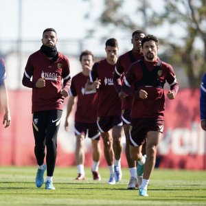 لوبيتيغي يتعاطف مع النصيري ويكيل المديح لبونو