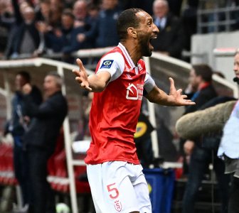  ليكيب  اختارت مدافع مغربي في التشكيل المثالي لليغ1